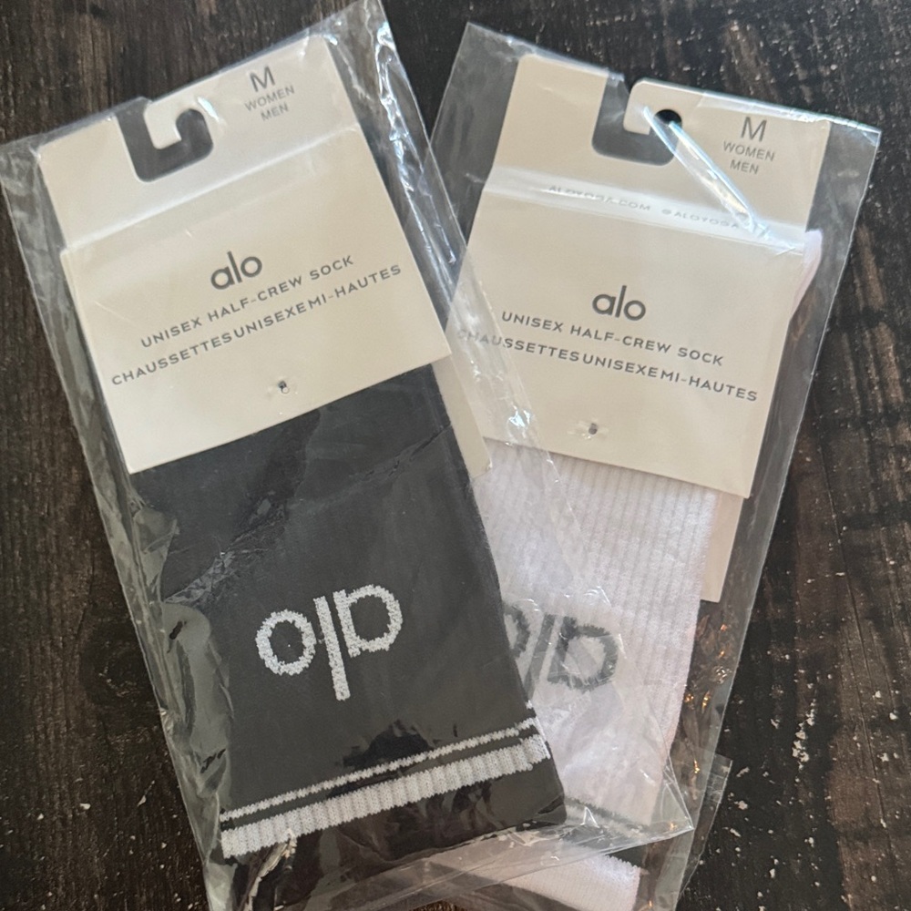 ALO Yoga Black and White Unisex Half-Crew Socks